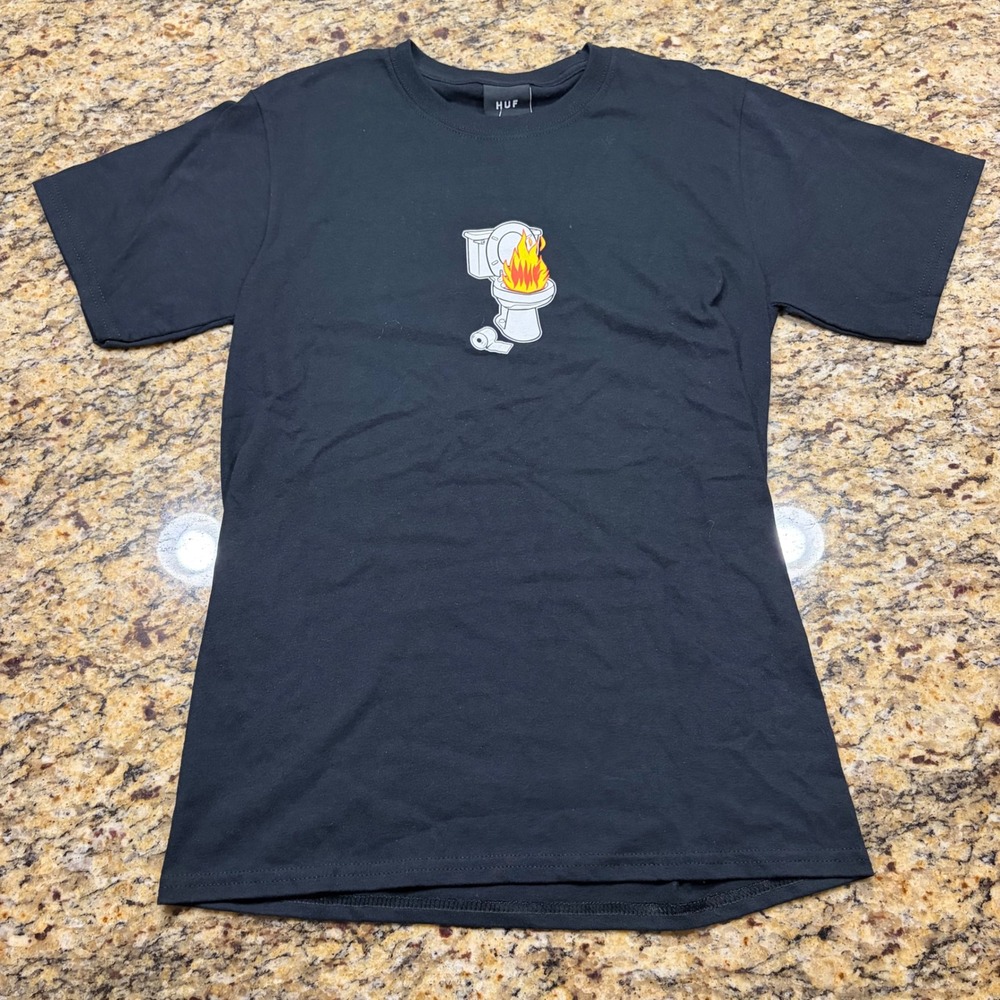NEW HUF Worldwide Mens Small Black Burning Toilet T-Shirt NWT Skateboarding ws
